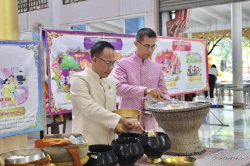 โครงการผู้ว่าฯ พาเข้าวัด หิ้วปิ่นโต แต่งผ้าไทย 6