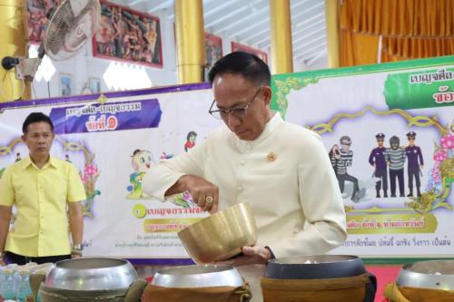 โครงการผู้ว่าฯ พาเข้าวัด หิ้วปิ่นโต แต่งผ้าไทย 4