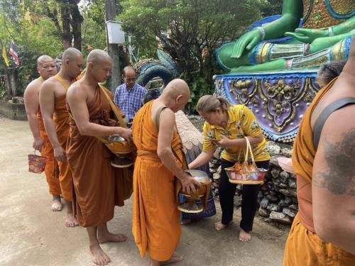 ตักบาตร 6