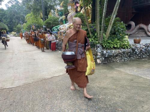 ตักบาตร 9