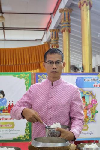 โครงการผู้ว่าฯ พาเข้าวัด หิ้วปิ่นโต แต่งผ้าไทย 3